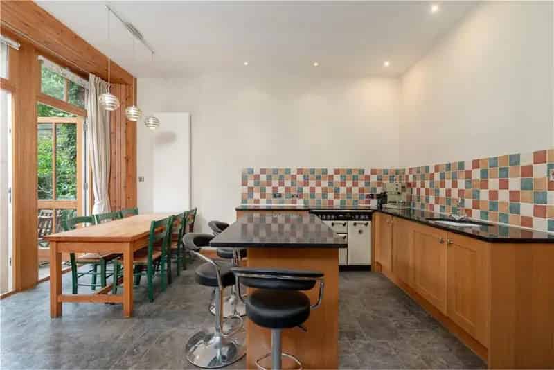 4 Bed Flat Lower Ground Floor with 2 Reception Rooms Edinburgh West End