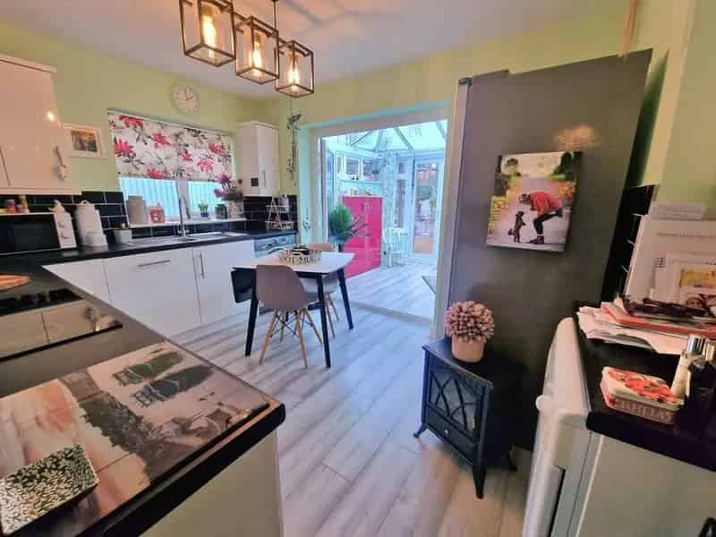 3 Bedroom Semi Detached House Kenilworth Warwickshire CV8