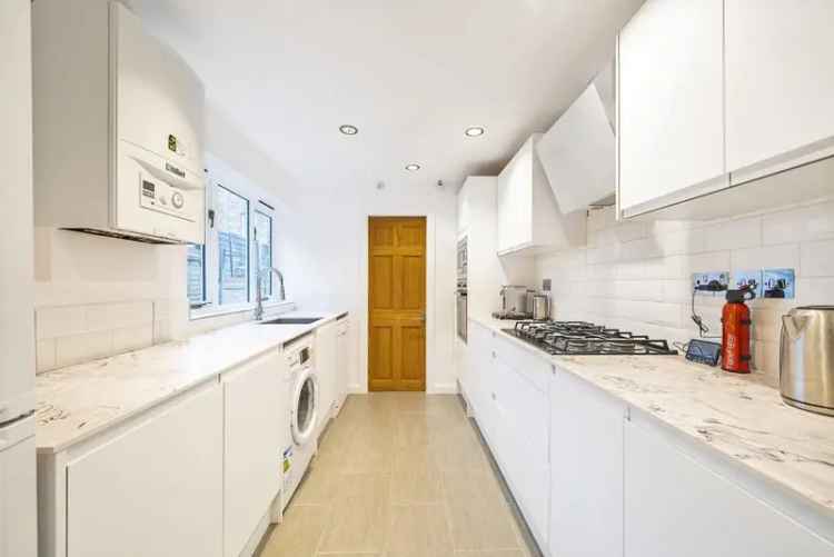 Charming Three Bedroom House Queens Park Conservation Area