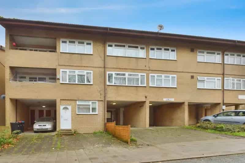 3 Bed Ground Floor Property Near Milton Keynes City Centre