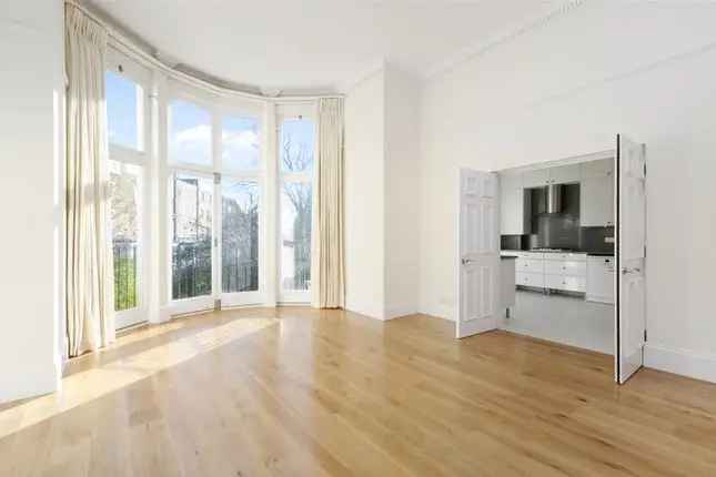 Flat to rent in Belsize Grove, London NW3