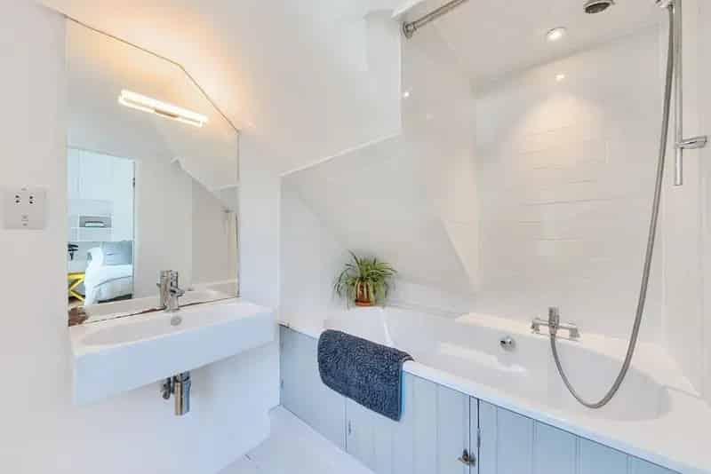 One Bedroom Period Conversion in Sutherland Square