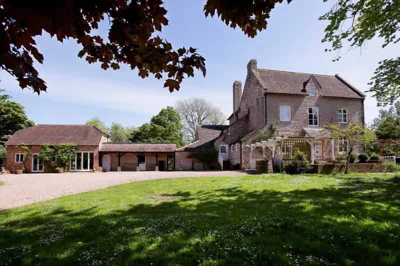 6 Bedroom Detached House for Sale in Cheltenham