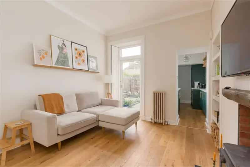 2 Bed Flat Garden 1 Reception Room Balgreen