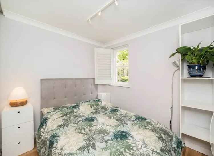 One Bedroom Flat Near West Brompton Tube