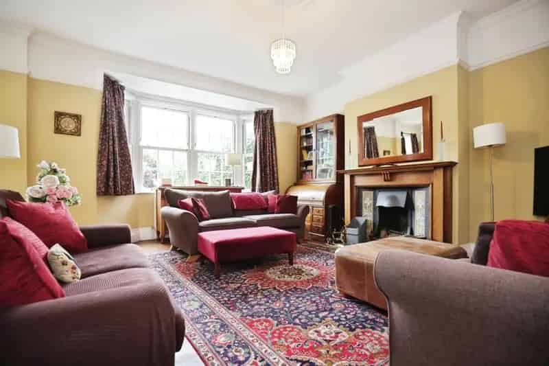 Spacious 5 Bedroom Period Family Home in Rugby Town Centre