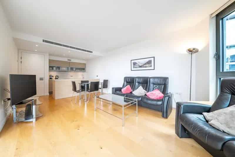 River Thames Apartment Two Bedrooms Parking Gym