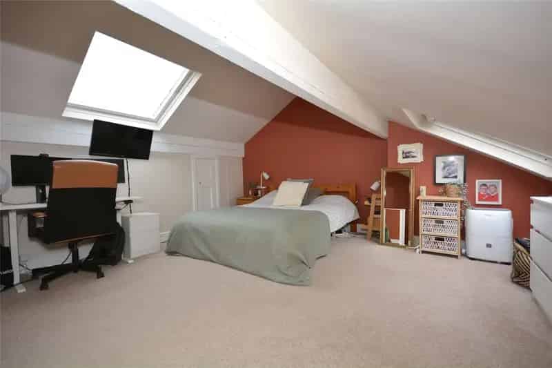 Charming 4-Floor House with Modern Amenities and Green Views