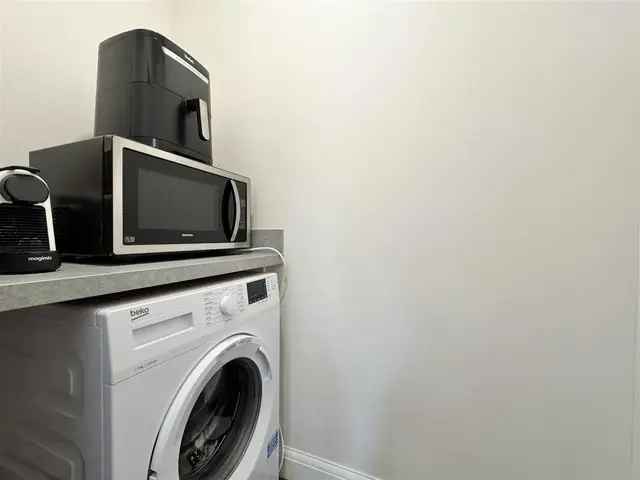 3 Bedroom Detached House for Sale in Coatbridge