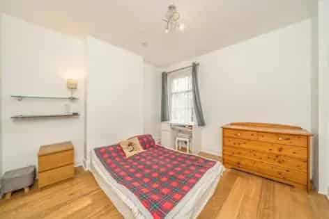 2 Bedroom Maisonette 68m² Streatham London