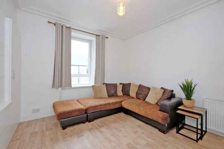 Charming 2-Bedroom Apartment with Attic Rooms Near Aberdeen University