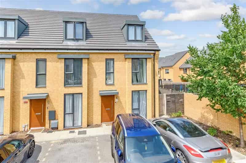 3 Bedroom End Terrace House for Sale in Crete Hall