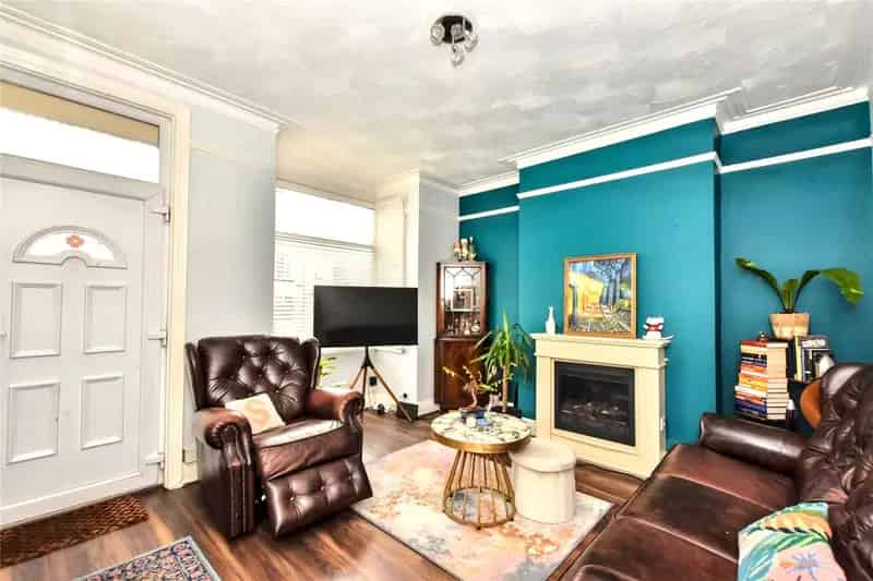 Four Bedroom Mid Terrace House Near Leeds and Bradford
