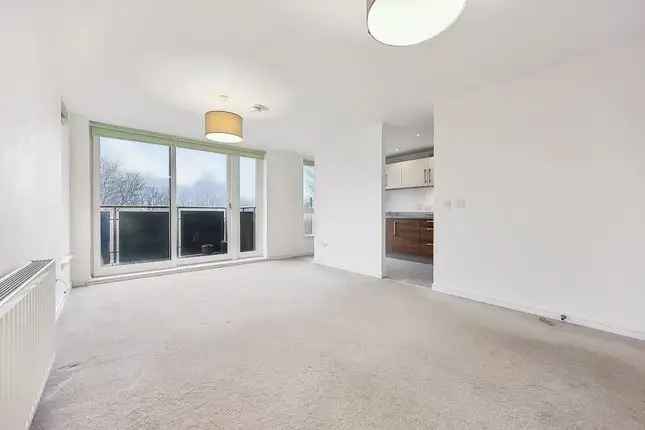 2 Bed Flat to Rent in Glasgow G5 - Modern Apartment with Balcony