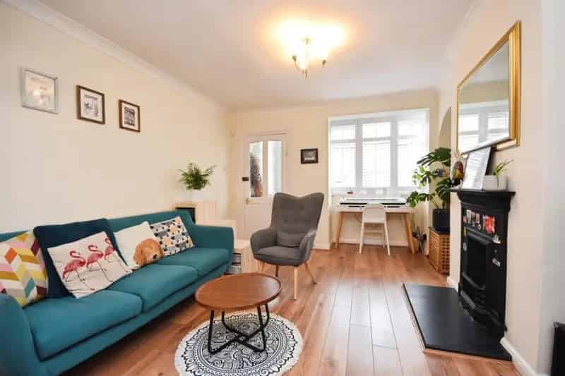 3 Bedroom Victorian Cottage Near Brentwood Station