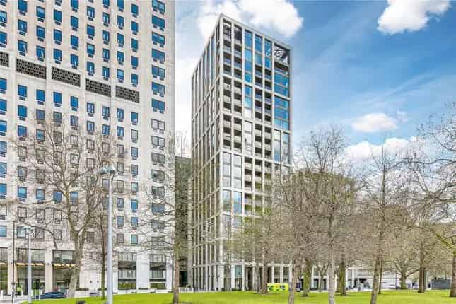 2 Bed River View Apartment Southbank Place London SE1