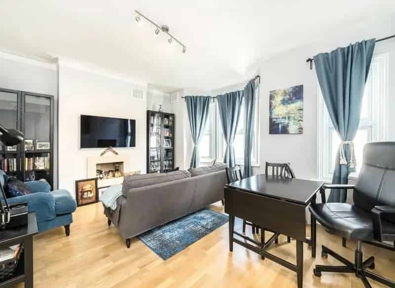 Spacious 2-Bed Victorian Flat Chain Free Potential to Extend