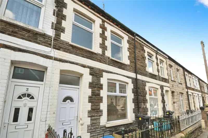 2 Bedroom Terraced House for Sale - No Onward Chain