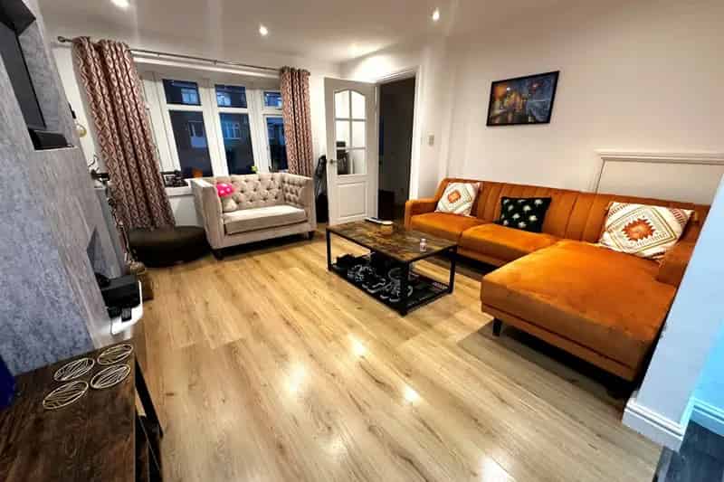 3 Bedroom Semi-Detached House Saughall Massie