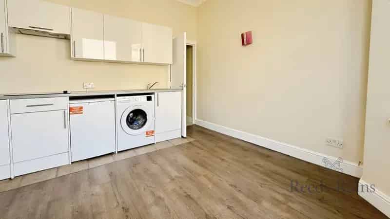 Studio Flat for Sale SE6 Cash Buyers Only Near Catford Station