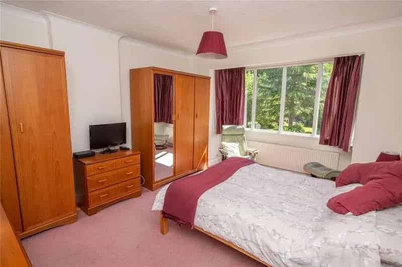 4 bed house for sale
