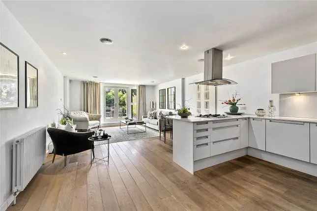 Flat for sale in Petersham Road, Richmond TW10