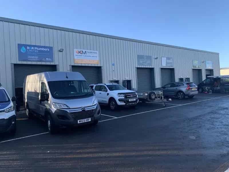New Build Industrial Business Unit with Parking and Amenities