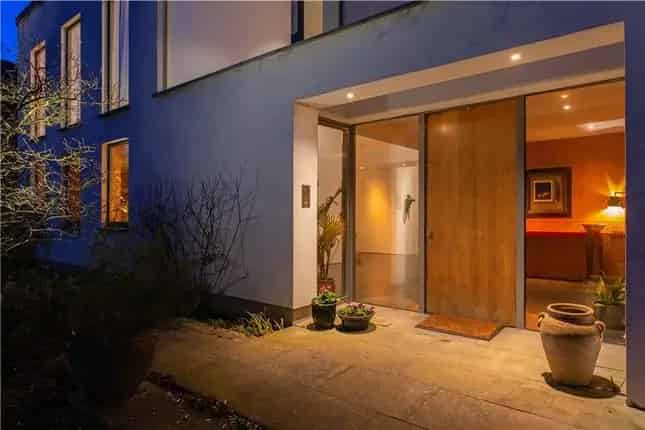 7004 sq ft Detached House with Park Views