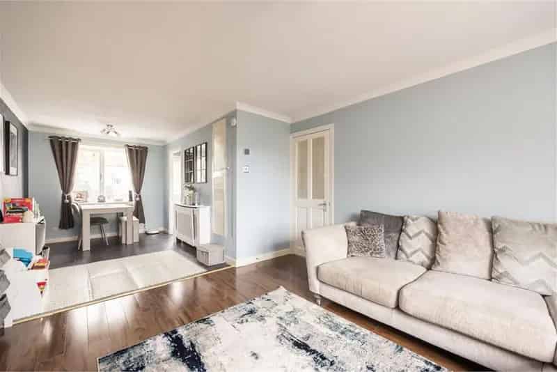3 Bed End Terraced House with 2 Reception Rooms Near Schools