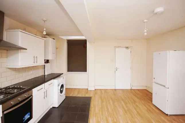 Victorian Terraced House - 6 Beds, 2 Receptions, Large Garden - HMO Licence