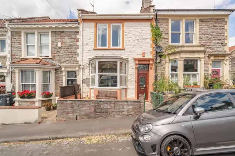 3 Bedroom Terrace House for Sale in Southville Bristol