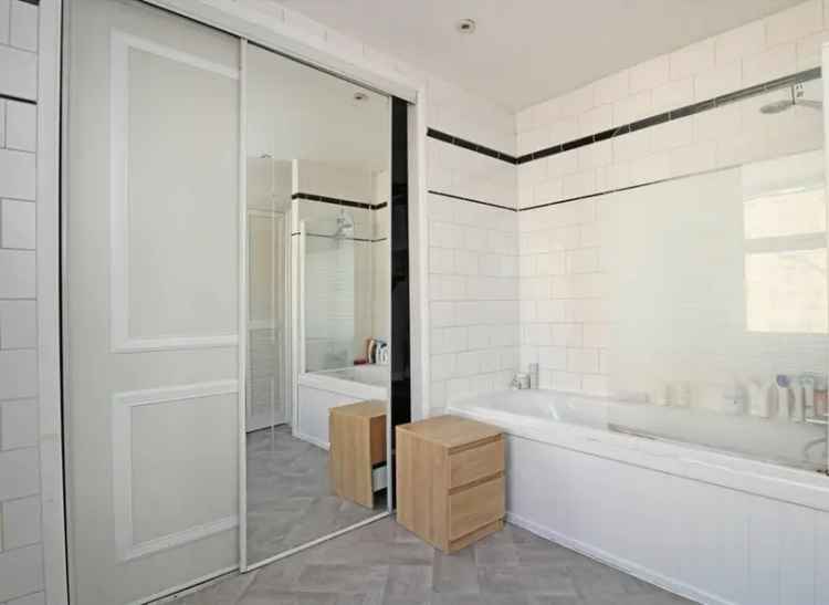 Large Double Bedroom Flat Acton Open Plan Kitchen Modern Bathroom Ample Storage