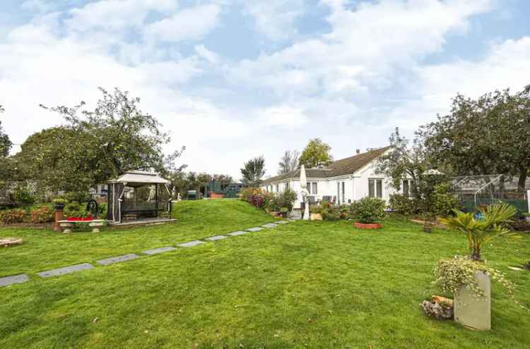 Detached Bungalow for sale with 3 bedrooms, Brookmans Park, Hertfordshire