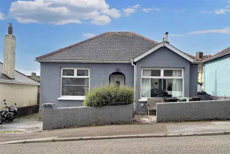 4 Bedroom Bungalow for Sale in Falmouth, Cornwall