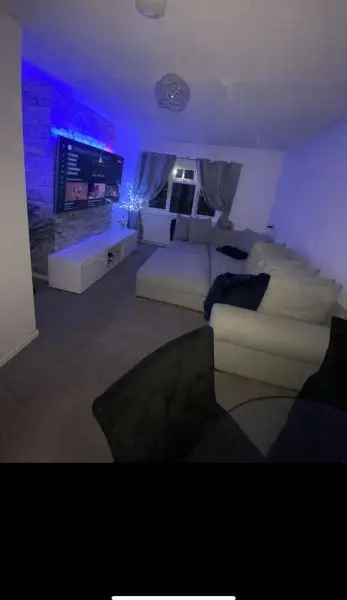 Flat For Rent in Crawley, England