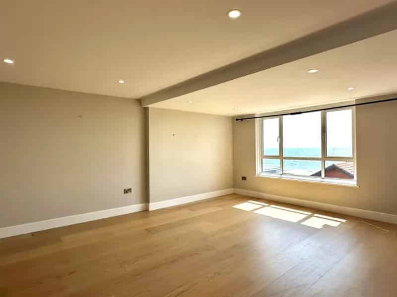 3 Bedroom Flat To Rent Available 2025
