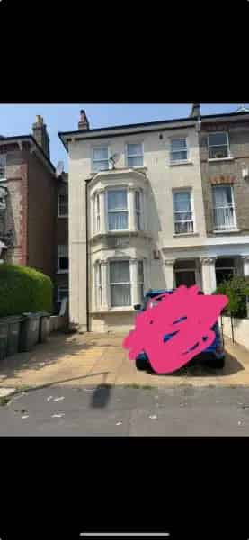 Large 2-Bedroom Property with Wet Room