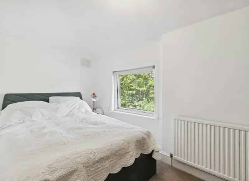 One Double Bedroom Apartment Parkholme Road