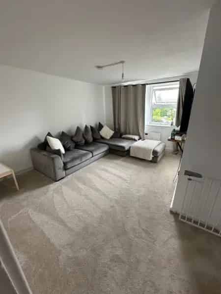 2 Bedroom Flat - Seeking 2-3 Bedroom House with Garden in Dedworth