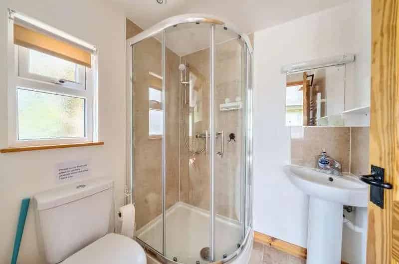 2-Bedroom Cottage with Annexe in Tranquil Countryside