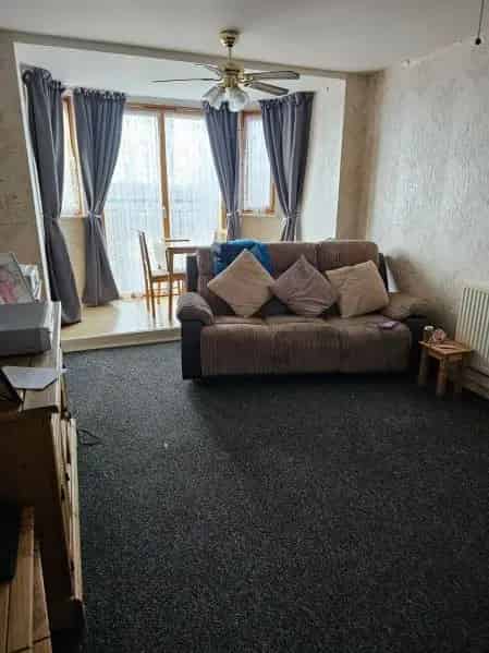 2 Bedroom Flat Near Town Center and Park