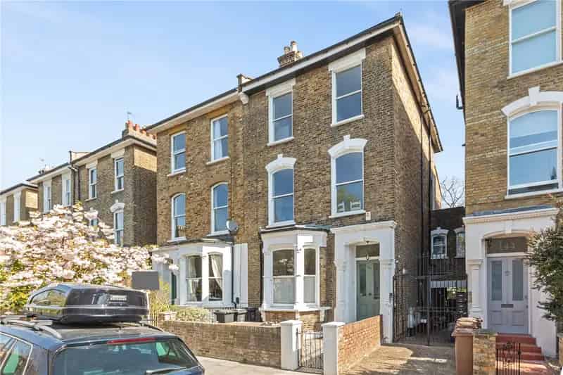 1 Bedroom Flat Highbury N5 Period Conversion High Spec Finish Long Lease