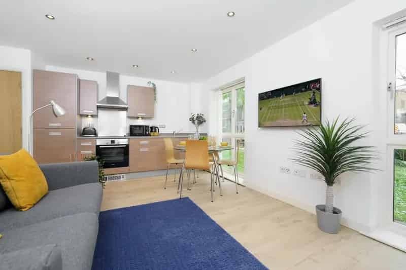 Studio Flat to Let in Bow - Near Mile End and Bow Road Stations