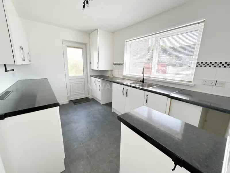 2 Bedroom Flat House to Rent