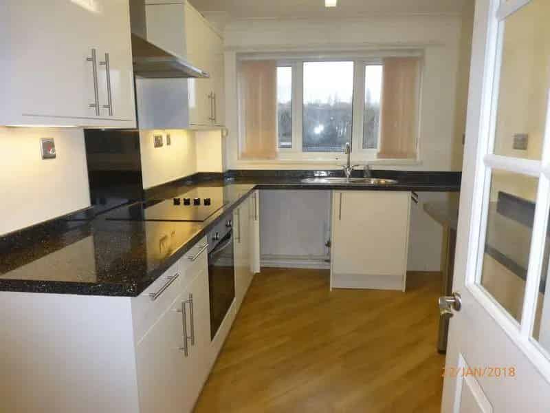 2 bedroom maisonette