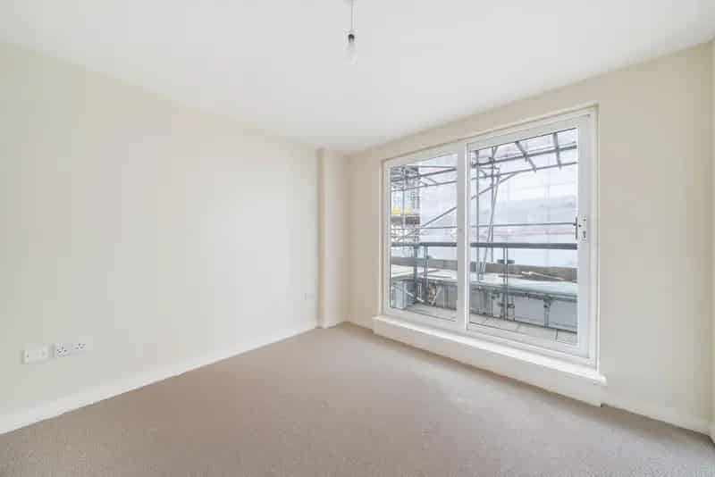 Spacious Two Bedroom Apartment with Private Parking No Onward Chain