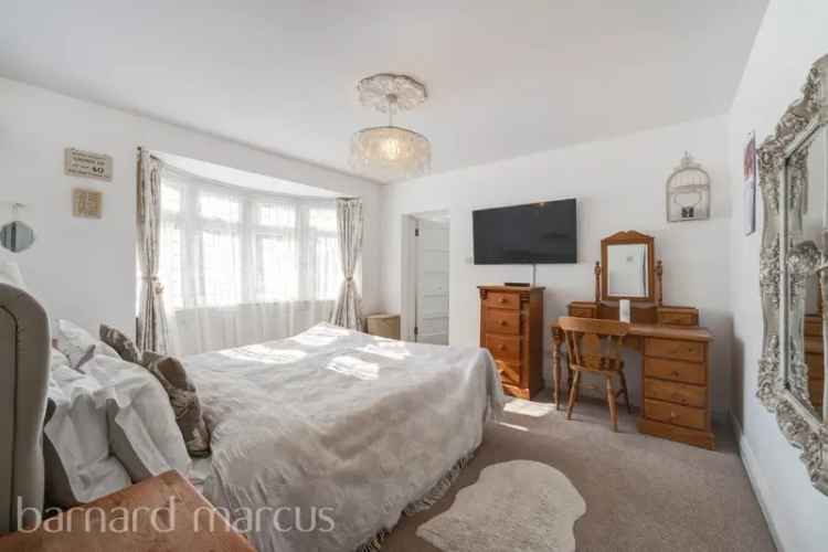Spacious Semi-Detached House in Ewell - Modern Family Home