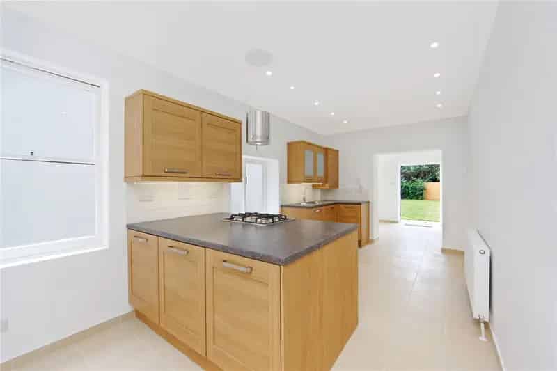 5 Bedroom Family House in London