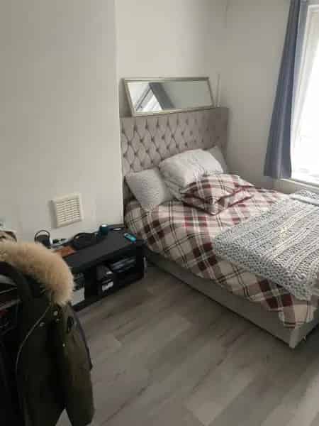 1-Bed Ground Floor Council Flat Right To Buy Seeking 2-Bed Upgrade London