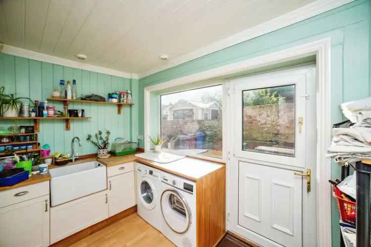 Huge Detached Family Home with Four Double Bedrooms and Large Gardens